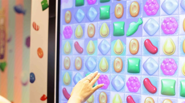 Candy Crush Saga akıllı telefonlar ve Facebook'ta oynanabilen bulmaca türünde bir video oyunu. Üreticisine günde 600 bin dolardan fazla para kazandıran bir oyun.