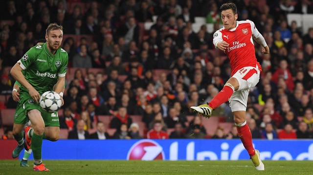 Arsenal'in 28 yaşındaki yıldızı Mesut Özil bu sezon Arsenal formasıyla çıktığı 10 maçta 6 gol atarken, bir de asist kaydetti.