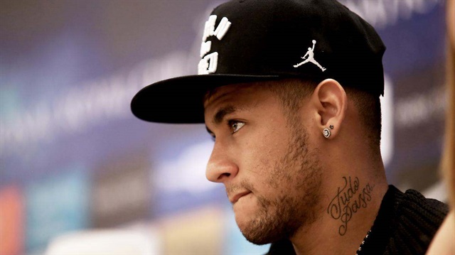 Barcelona, Brezilyalı yıldızı Neymar'ın sözleşmesini 2021 yılına kadar uzattı. 