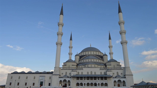 Camilere gençlik kolları geliyor