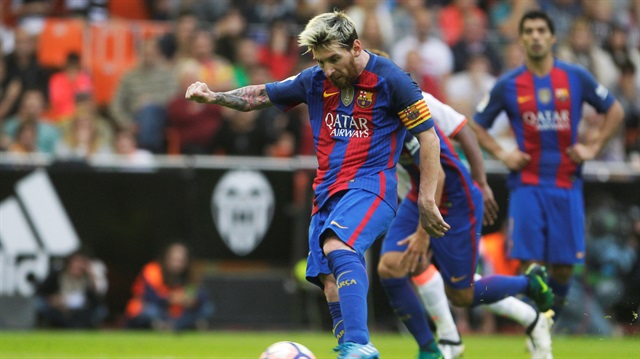 Lionel Messi attığı iki golle Barcelona'yı Valencia karşısında galibiyete taşıdı.