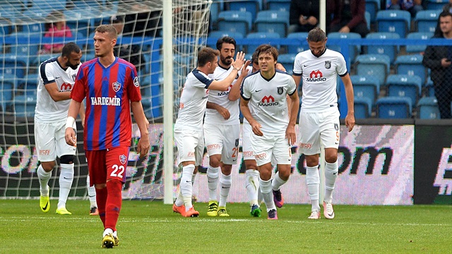 Başakşehir, Karabükspor'u 2-0 mağlup edere ligdeki liderliğini sürdürdü. 