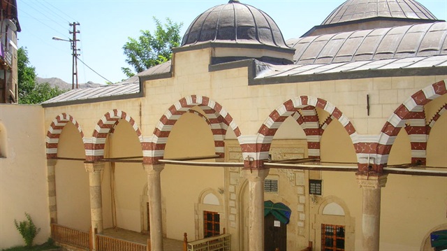 İlçe müftüsü Abdulhamid Pehlivan, gönül birliğinin merkezi olan camilerin kutsal mekanlar olduğunu vurguladı.