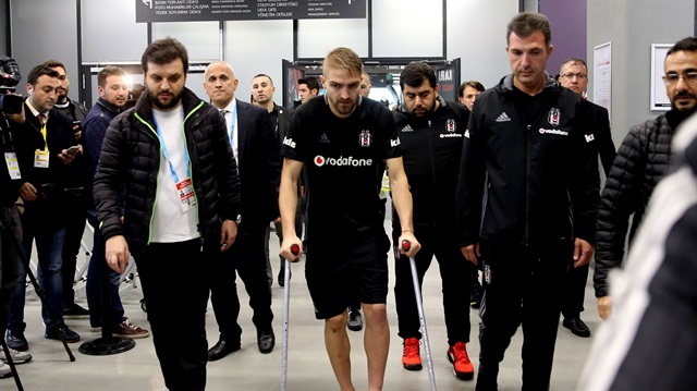Antalyaspor maçını koltuk değnekleriyle terk eden Caner Erkin, dün gece ameliyat edildi. 