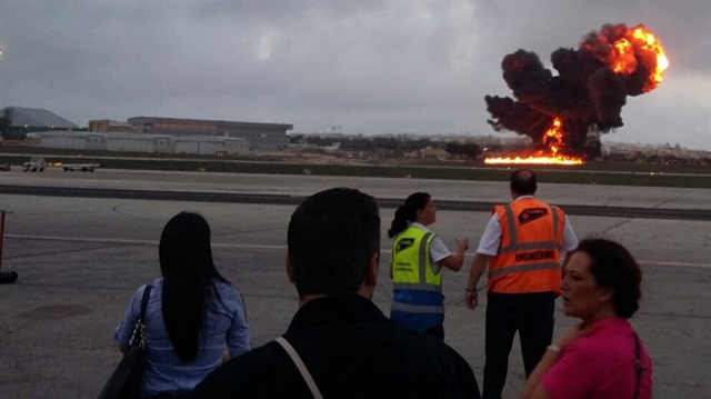 Malta Havalimanı'ndan kalktıktan kısa bir süre sonra düşen uçağın motoru alev aldı. 