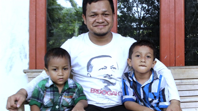 Endonezya'nın Açe eyaletinde yaşayan Teuku Zulkhairi, çocuklarına eski Başbakan Necmettin Erbakan ve Cumhurbaşkanı Recep Tayyip Erdoğan'ın isimlerini verdi.