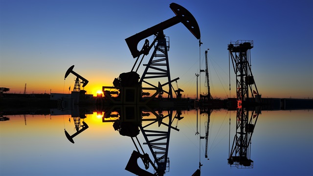 Brent petrol serbest piyasada 52 dolardan işlem görüyor.