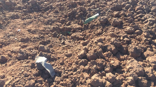 Suriye'den ateşlenen roket mermisi, Kilis Elbeyli'de bir tarlaya isabet etti. 