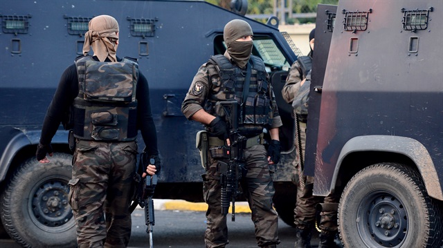 Terör örgütü DEAŞ'a yönelik polis ekipleri operasyon düzenledi. 