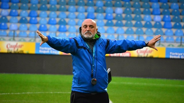 Çaykur Rizespor Teknik Direktörü Hikmet Karaman, Fenerbahçe'den iki futbolcu için transfer teklifinde bulunacak. 