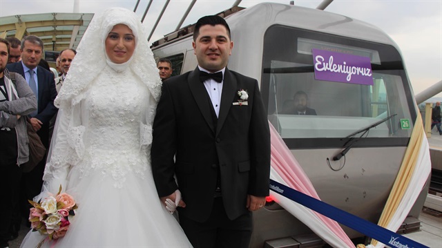 İstanbul Büyükşehir Belediyesinden yapılan "İsteyen çiftler için metro istasyonlarında nikah töreni imkanı tanınacak"  açıklamasının ardından ilk nikah kıyıldı. 