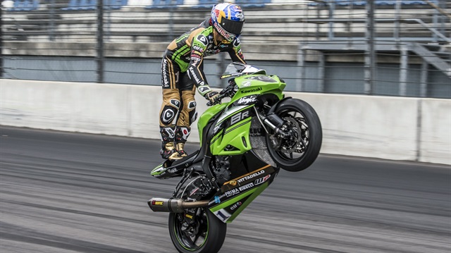 Milli motosikletçi Kenan Sofuoğlu, Dünya Supersport Şampiyonası'nda sezonun 12. ve son yarışını ikinci sırada tamamladı.
