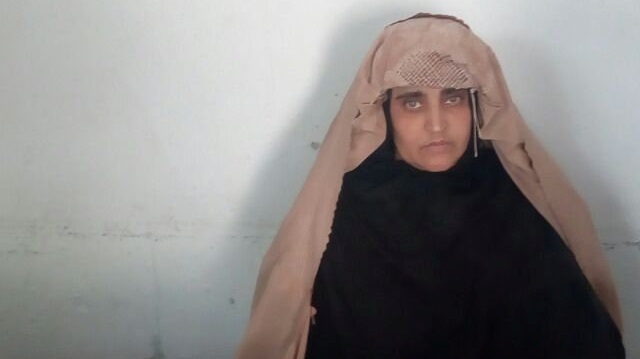 'Afgan kızı' lakaplı Sharbat Gula geçtiğimiz günlerde Pakistan'da sahte kimlik taşıdığı gerekçesiyle tutuklanmıştı. 