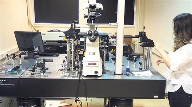 Boğaziçi Üniversitesi Fizik Bölümünde görev yapan bilim insanları hücrenin sesini duyan mikroskop icat etti. Bu buluş sayesinde bir çok hastalık erken teşhis edilebilecek.