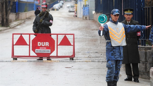 Kozmik oda olarak anılan soruşturma, Aralık 2009'da, dönemin Başbakan Yardımcısı Bülent Arınç'a suikast düzenleneceği iddiası üzerine başlatılmıştı. Soruşturmada, meslekten ihraç edilen savcı Mustafa Bilgili'nin talebiyle bazı şüphelilerin görev yaptığı Ankara Seferberlik Bölge Başkanlığında, devlet sırrı niteliğinde belgelerin bulunduğu 11 ve 16 nolu odalarda (kozmik oda) dönemin Ankara 11. Ağır Ceza Mahkemesi üye hakimi Kadir Kayan arama yapmıştı.