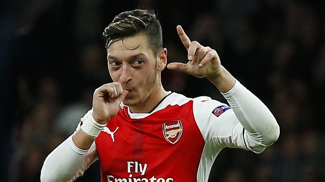 Bu sezon Arsenal formasıyla çıktığı 13 resmi maçta 7 gol atarken 3 de asist yapma başarısı gösteren Mesut Özil, yılın en iyi erkek futbolcu adayları listesinde yer aldı.