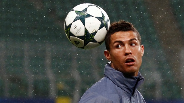 Cristiano Ronaldo, Real Madrid'le olan sözleşmesini 2021 yılına kadar uzattı.