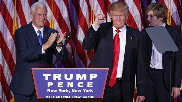 Trump seçimleri kazanmasının ardından yaptığı ilk açıklamada, "Bütün Amerikalıların başkanı olacağım. Sizi yüzüstü bırakmayacağıma söz veriyorum. Çok iyi işler yapacağız birlikte. Sizin başkanınız olacağım günü sabırsızlıkla bekliyorum" ifadelerini kullandı.