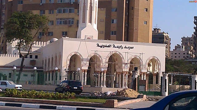 Mısır'ın başkenti Kahire'deki Rabiatü'l Adeviyye camisi. 