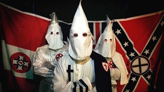 ABD'de beyaz ırkın siyah ırka üstünlüğünü savunan Ku Klax Klan örgütü. 