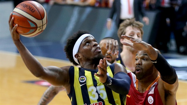 Fenerbahçe ve Galatasaray takımları, Ülker Sports Arena'da karşı karşıya geldi.