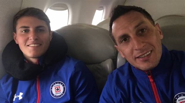 35 yaşındaki Christian Gimenez'in oğlu Santiago Gimenez ilk kez A takımla maça çıktı.