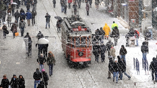 Uzmanlar, İstanbul'da kar yağışının bu yıl başına doğru veya sonrasında beklendiğini açıkladı.