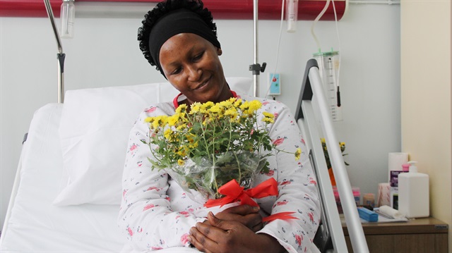 Ugandalı 2 çocuk annesi kadın meme kanseri teşhisiyle Türkiye'ye geldi.
