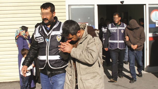 Biri çalışan polis, diğeri 
açığa alınan bir komiser
ve şoförünün de aralarında bulunduğu 7 kişi gözaltına alındı.
