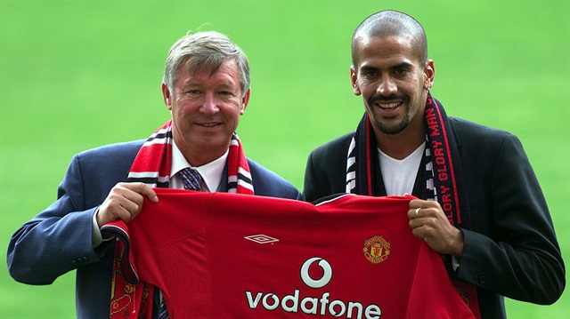 Sebastian Veron, 2001 yılında Lazio'dan 41 milyon euro karşılığında Manchester United'a transfer olmuştu. Arjantinli yıldız dönemin en iyi defansif orta saha oyuncuları arasında gösteriliyordu. 