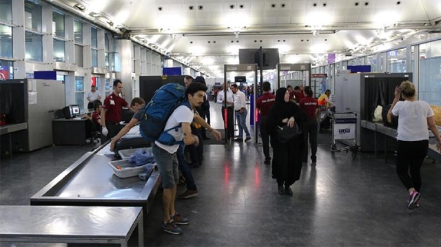 Türkiye'de de geçerli olan tüzüğe göre, uçuşunda gecikme ya da iptalle karşılaşan yolcular tazminat alma haklarını kullanabiliyor.