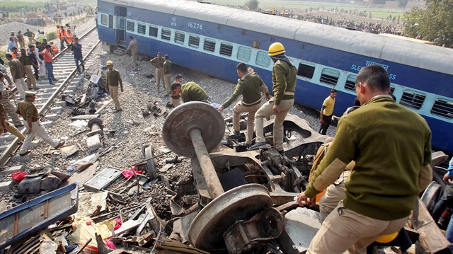 Hindistan'ın Kanpur kentinde meydana gelen tren kazasında yerel yetkililer bölgede çalışmalarını sürdürüyor. 