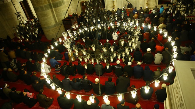 Üsküdar'daki Mihrimah Sultan Camii'nde şehitler için dua edildi.