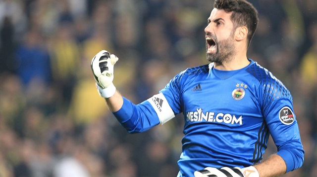 Fenerbahçe'nin kalecisi Volkan Demirel, sarı-lacivertli forma ile Kadıköy'de çıktığı Galatasaray ve Beşiktaş derbilerinde yenilgi yüzü görmedi.