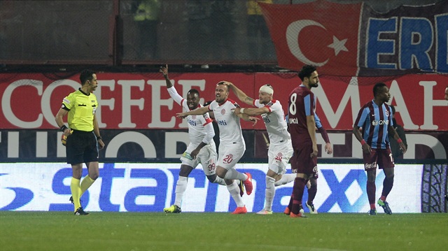 Trabzonspor, Avni Aker'e veda maçında Antalyaspor'a 1-0 mağlup oldu.
