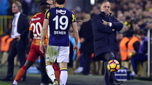  Fenerbahçe'ye neşeli günlerin gelmesinde en büyük pay sahibi olarak Dick Advocaat gösteriliyor.