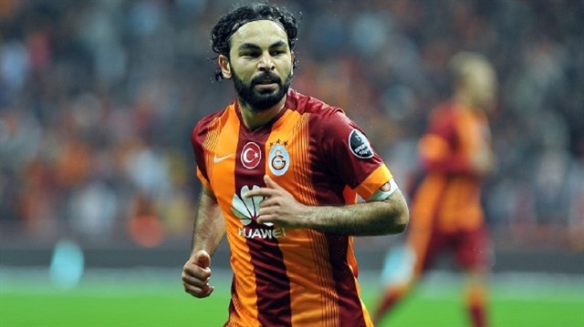 Galatasaray'ın kaptanlığını yapan Selçuk İnan, Fenerbahçe maçında yardımcı teknik direktör Ayhan Akman'la tartışma yaşamış ve dünkü idmana katılmamıştı.