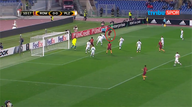 Edin Dzeko'nun Plzen'e attığı gol gecenin en dikkat çeken golü olmaya şimdiden aday.