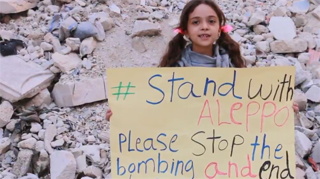 Halep'te yaşayan 7 yaşındaki Bana, dünyaya yaptığı çağrıda, 'Halep'in yanında olun, bombalamayı ve ambargoyu durdurun' ifadelerini kullandı. 