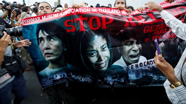 Tayland'ın başkenti Bangkok'ta toplanan Müslümanlar, Arakan Müslümanlarına destek gösterisi düzenledi. 