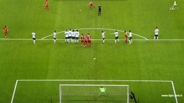 Galatasaray'ın Sneijder'le bulduğu gol yeni bir tartşma konusu çıkardı. 
