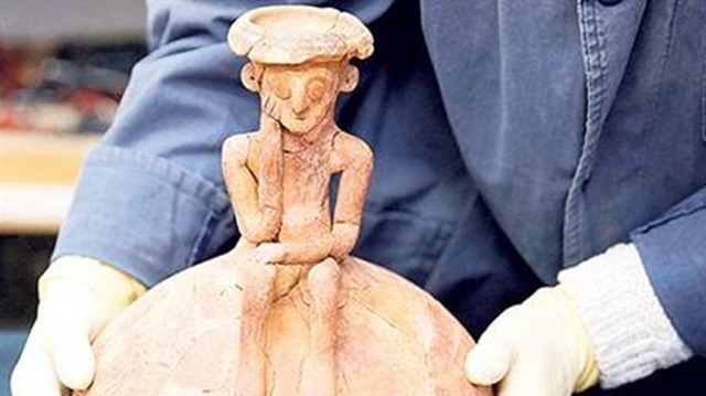 Dünya üzerinde bulunmuş en eski 'düşünen adam' heykeli