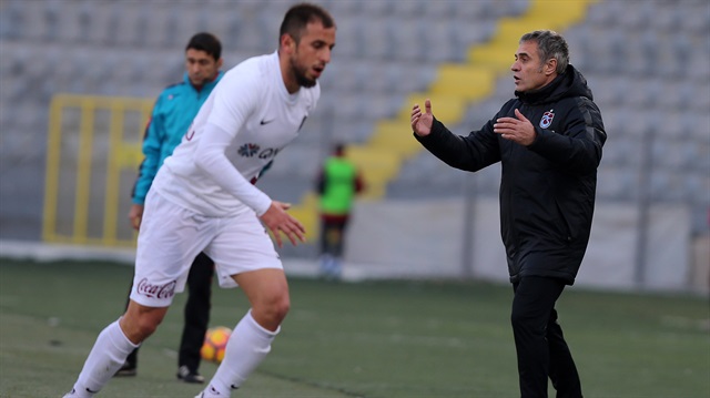Trabzonspor Teknik Direktörü Ersun Yanal, sezon başından bu yana bordo mavili taraftarların beklediği oyunu takımına oynatamadı. 