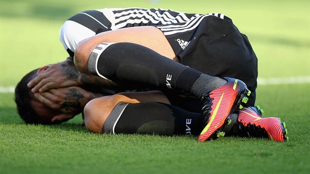 Juventus'un Brezilyalı yıldızı Dani Alves'in ayağının kırıldığı açıklandı. 