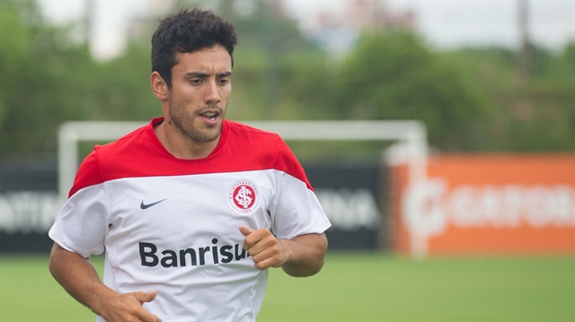 Alan Ruschel, Kolombiya'da düşen uçaktan sağ olarak kurtuldu. (Sağda)