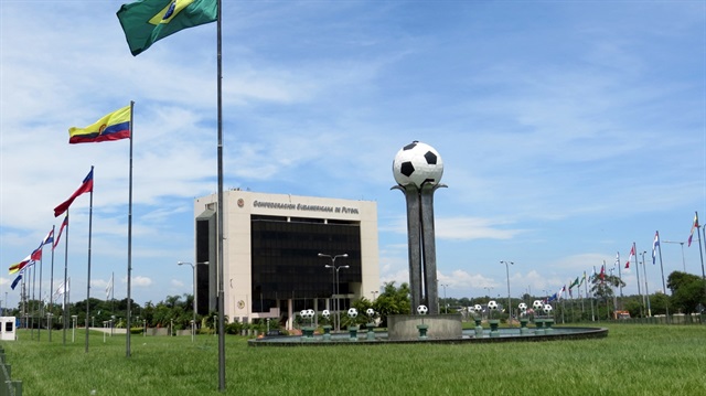 Güney Amerika Futbol Fedarasyonu kazadan dolayı bütün faaliyetleri durdurdu.