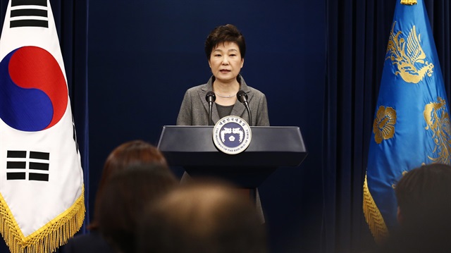 Güney Kore Devlet Başkanı Park Geun-hye istifa açıklamasını canlı yayında yaptı. 