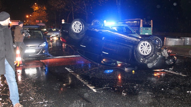 Tiyatro, sinema ve dizi oyuncusu Erdal Tosun, Sarıyer'de geçirdiği trafik kazasında hayatını kaybetti.