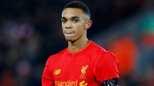 ​Genç oyuncu Liverpool Akademi'ye 6 yaşında katıldı ve Kırmızıların genç takımlarında kaptan olarak sahaya çıktı.