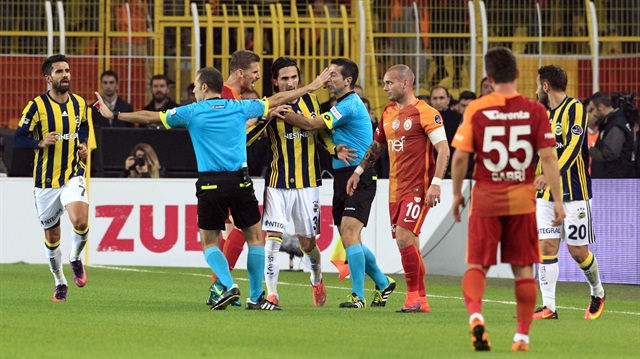 Fenerbahçe Süper Lig'in 11. haftasında ağırladığı Galatasaray'ı 2-0 yenerek Kadıköy'de ezeli rakibine yenilmeme serisini 18 yıla çıkarmıştı.